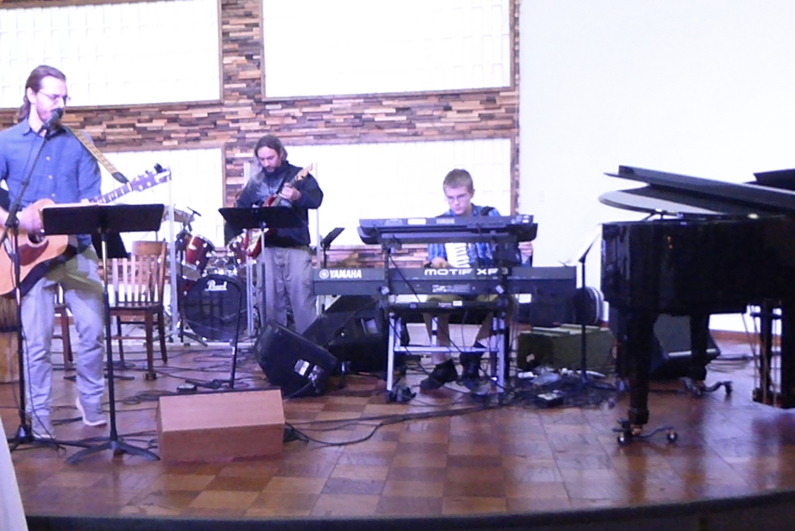 Max Thompson, worship team, Forest Lake, MN, church, Yamaha Motif