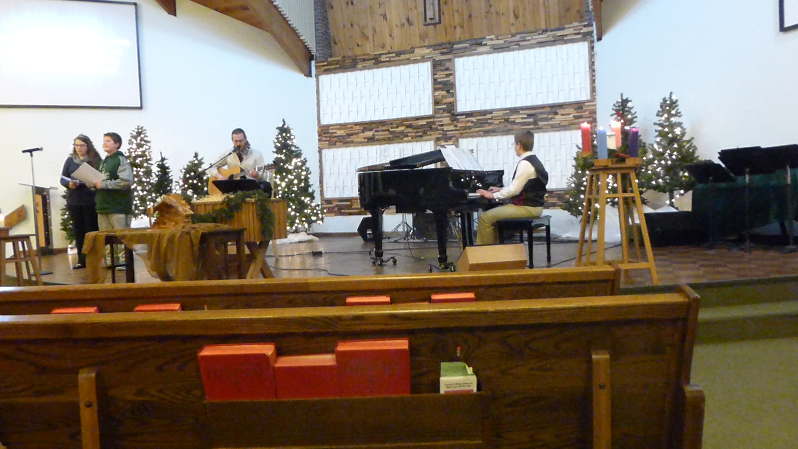 Christmas candlelight service, Forest Lake, MN, Max Thompson Music, pianist, holidays